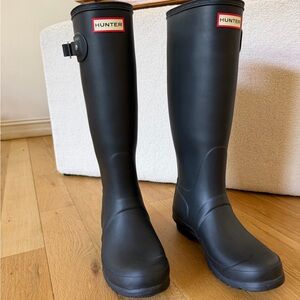 Hunter Black Tall Matte Rain Boots